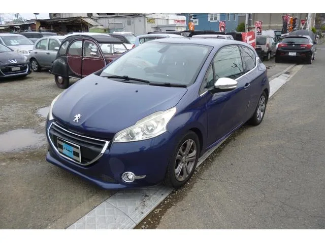 Peugeot 208 2014 из Японии — купить под ключ
