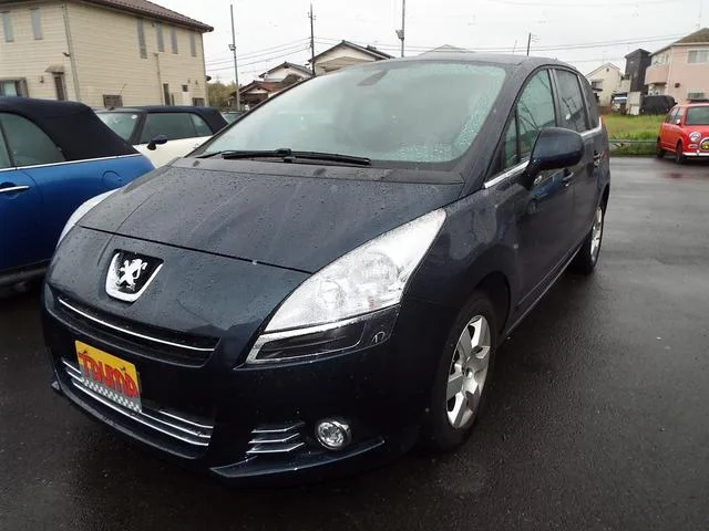 Peugeot 5008 2013 из Японии — купить под ключ