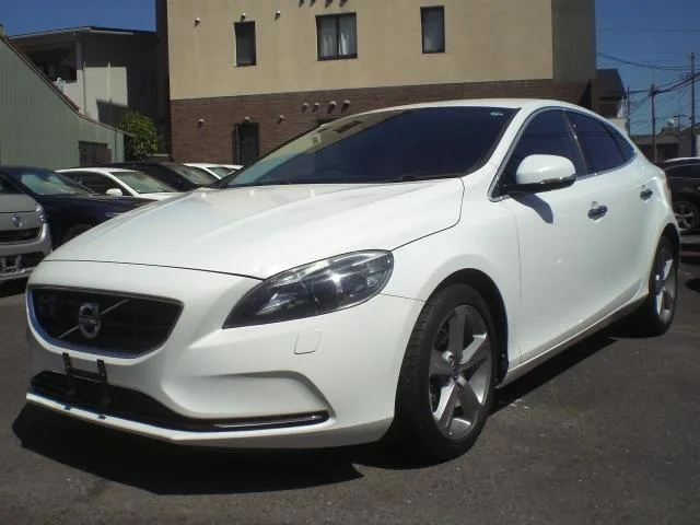 Volvo V40 2013 из Японии — купить под ключ