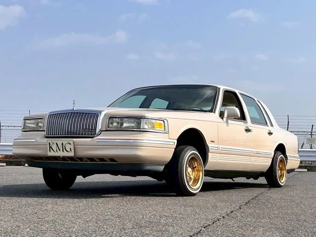 Lincoln LINCOLN TOWNCAR 1995 из Японии — купить под ключ
