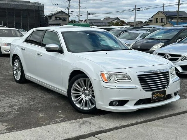 Chrysler CHRYSLER 300 2013 из Японии — купить под ключ