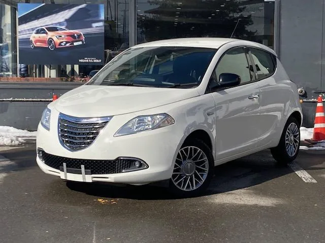 Chrysler CHRYSLER TOWN & COUNTRY 2012 из Японии — купить под ключ