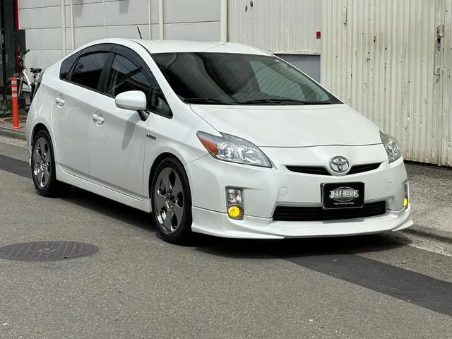 America Toyota PRIUS 2015 из Японии — купить под ключ