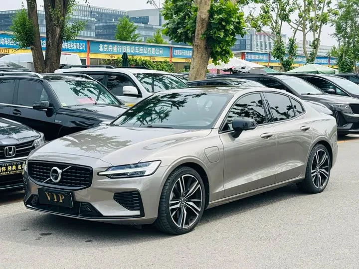 Volvo S60 Hybrid 2021 из Китая — купить под ключ