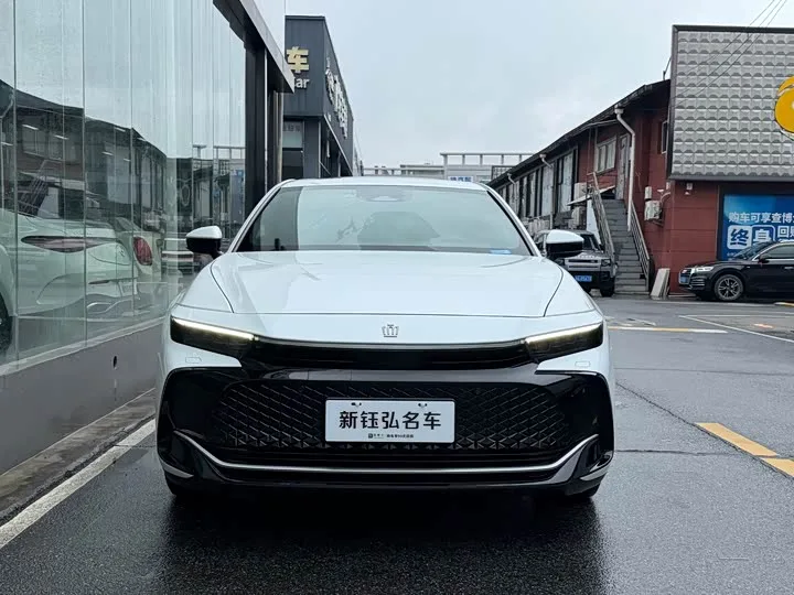 Toyota Crown SportCross 2024 из Китая — купить под ключ