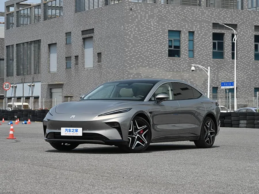 Roewe F7 2026 из Китая — купить под ключ