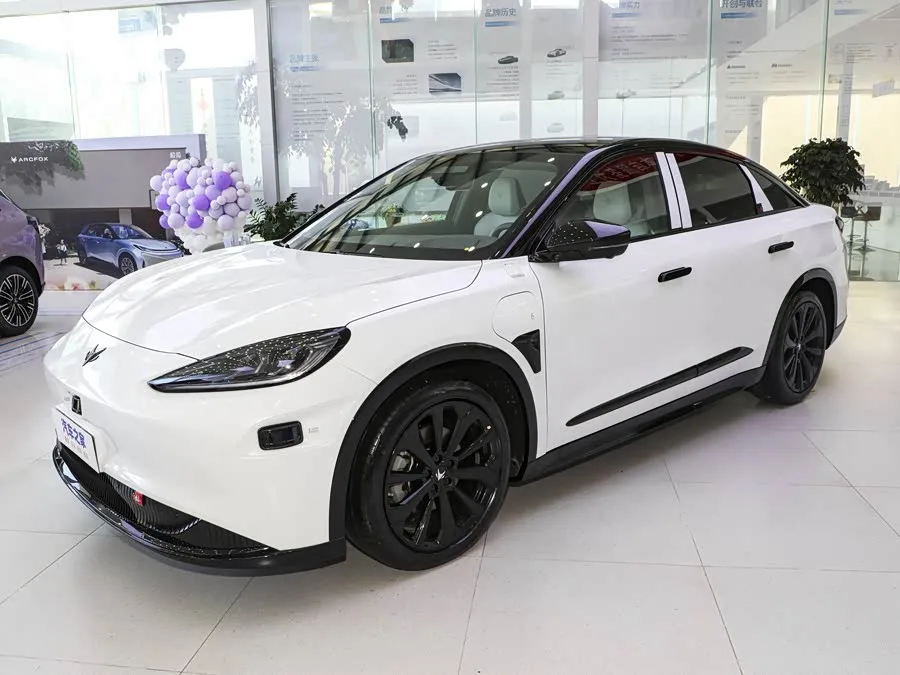 BAIC Arcfox Alpha S6 2026 из Китая — купить под ключ