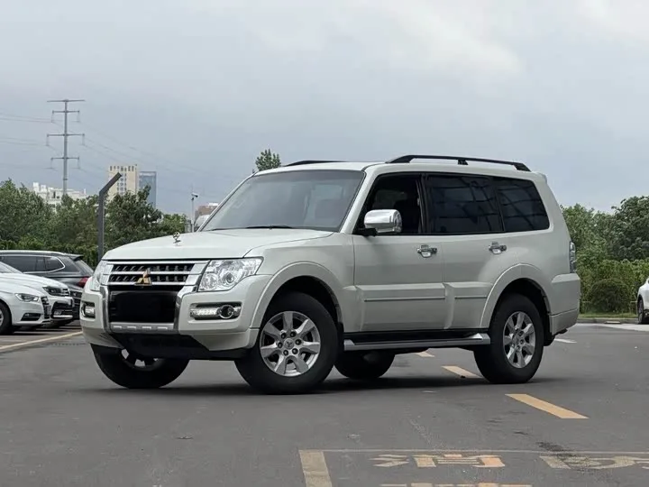 Mitsubishi Pajero 2025 из Китая — купить под ключ