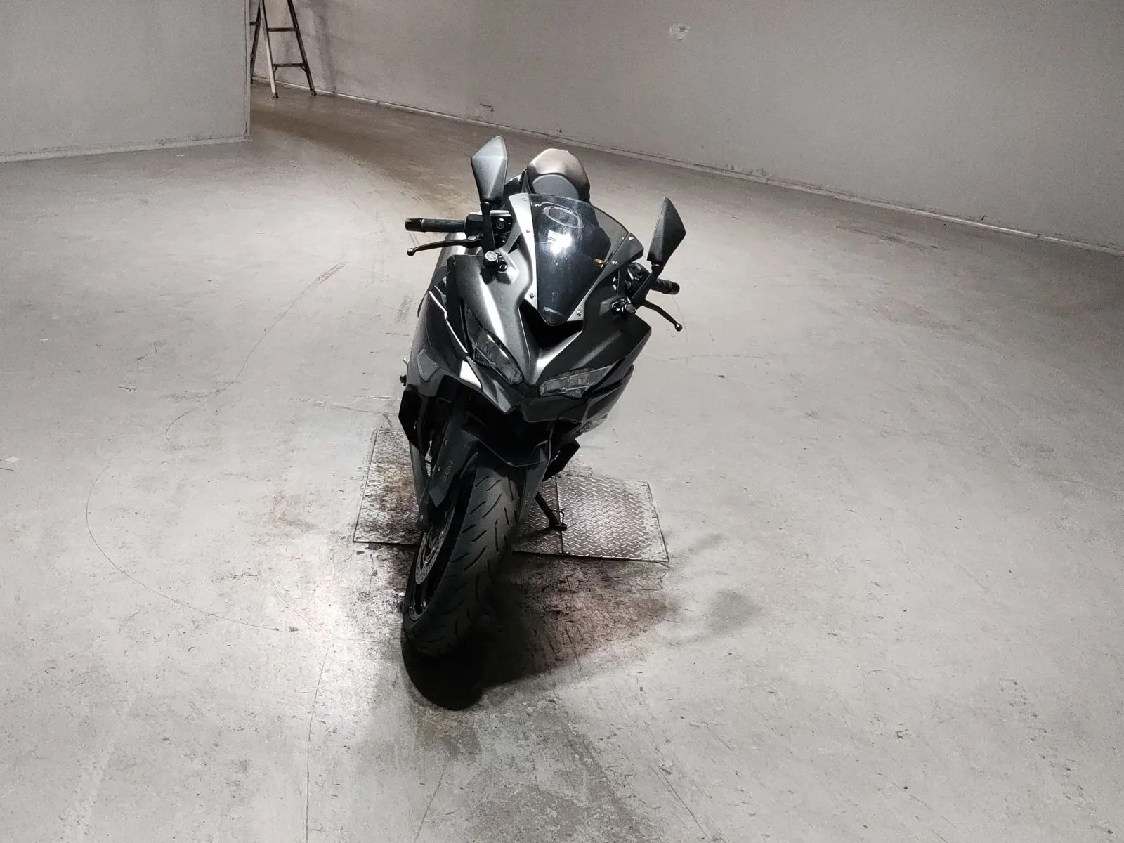 Kawasaki NINJA ZX-4R SE с аукциона JBA, кадр 3