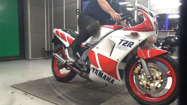 Yamaha TZR250 с аукциона BDS, кадр 1