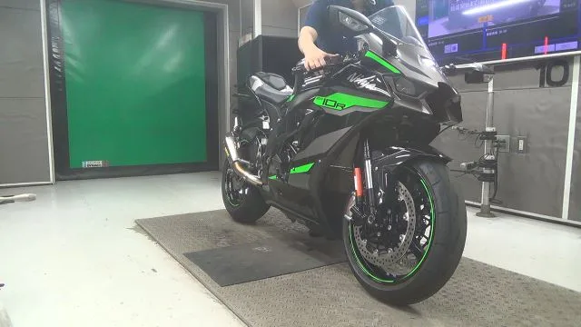 Kawasaki ZX-10RA 2023 года из Японии
