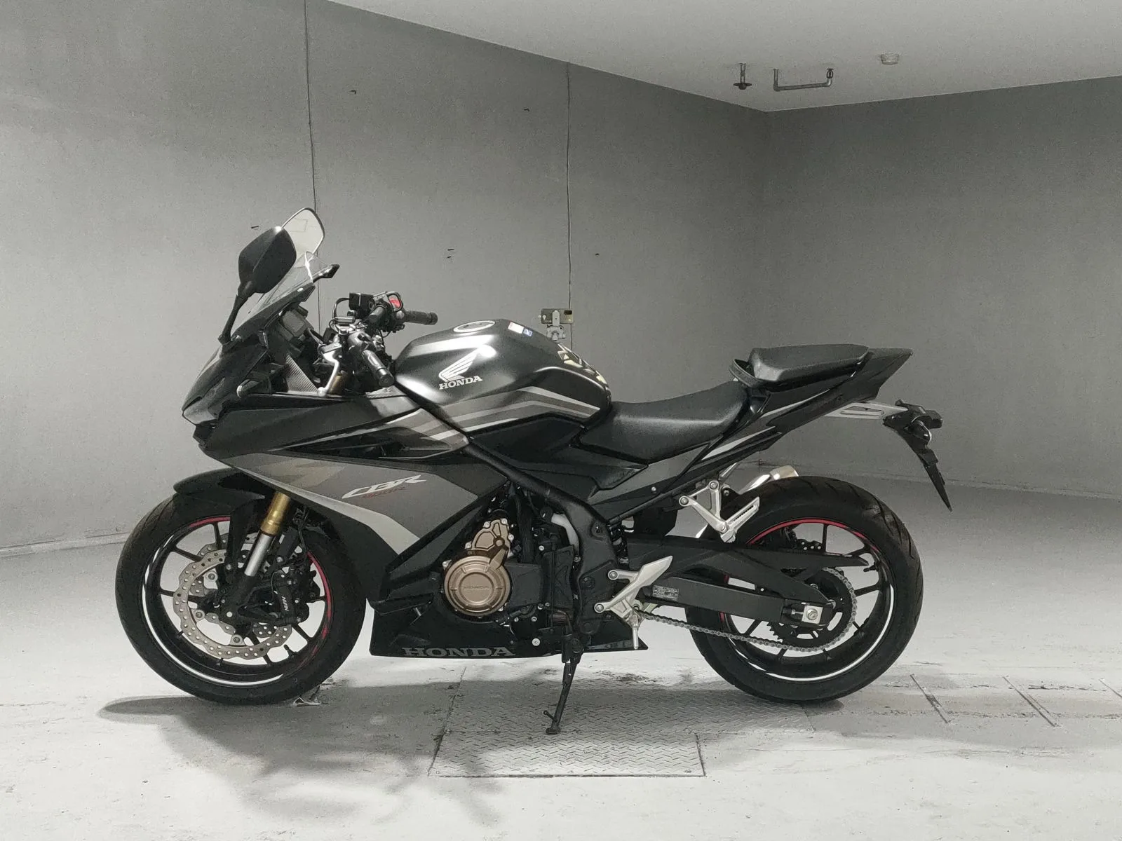 Honda CBR400R с аукциона JBA, кадр 2
