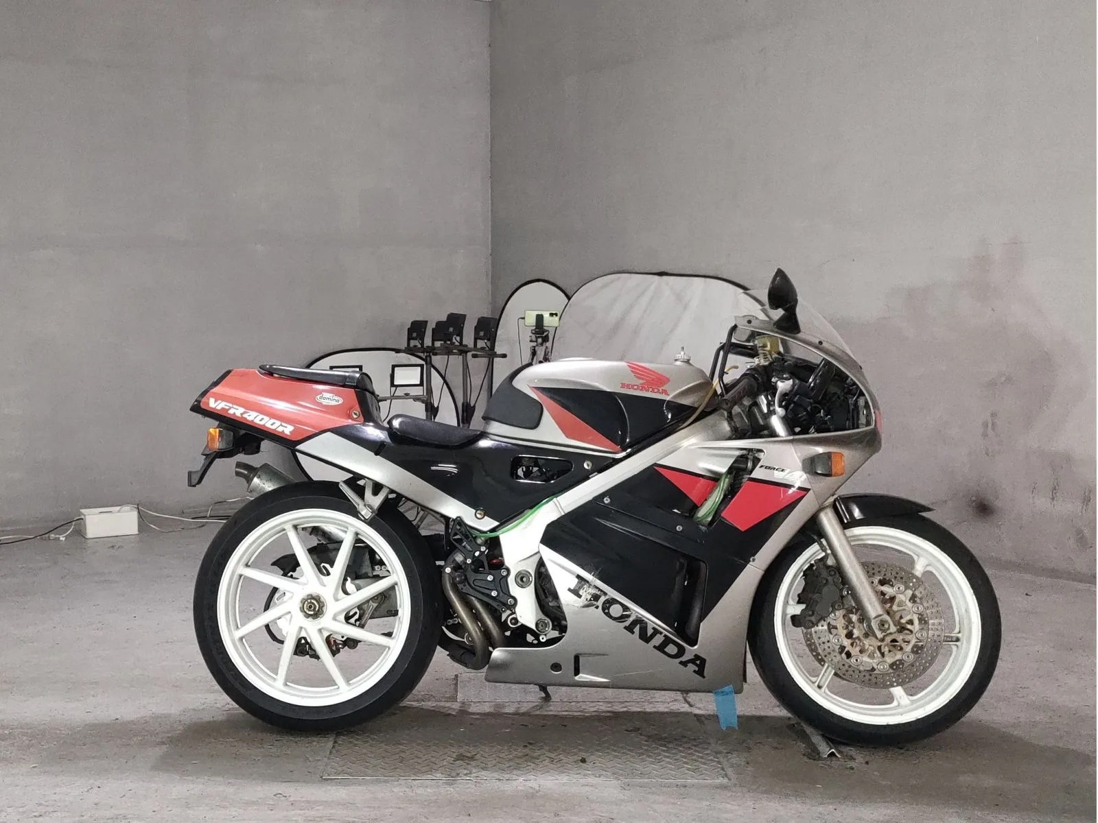 Honda VFR400R с аукциона JBA, кадр 1
