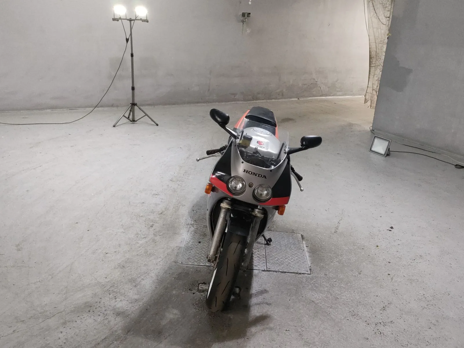 Honda VFR400R с аукциона JBA, кадр 3