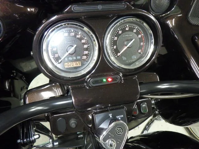 Harley-Davidson FLTRXSE1800CVO с аукциона BDS, кадр 10