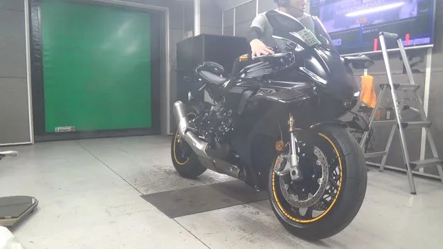 Yamaha YZF-R1 2025 года из Японии