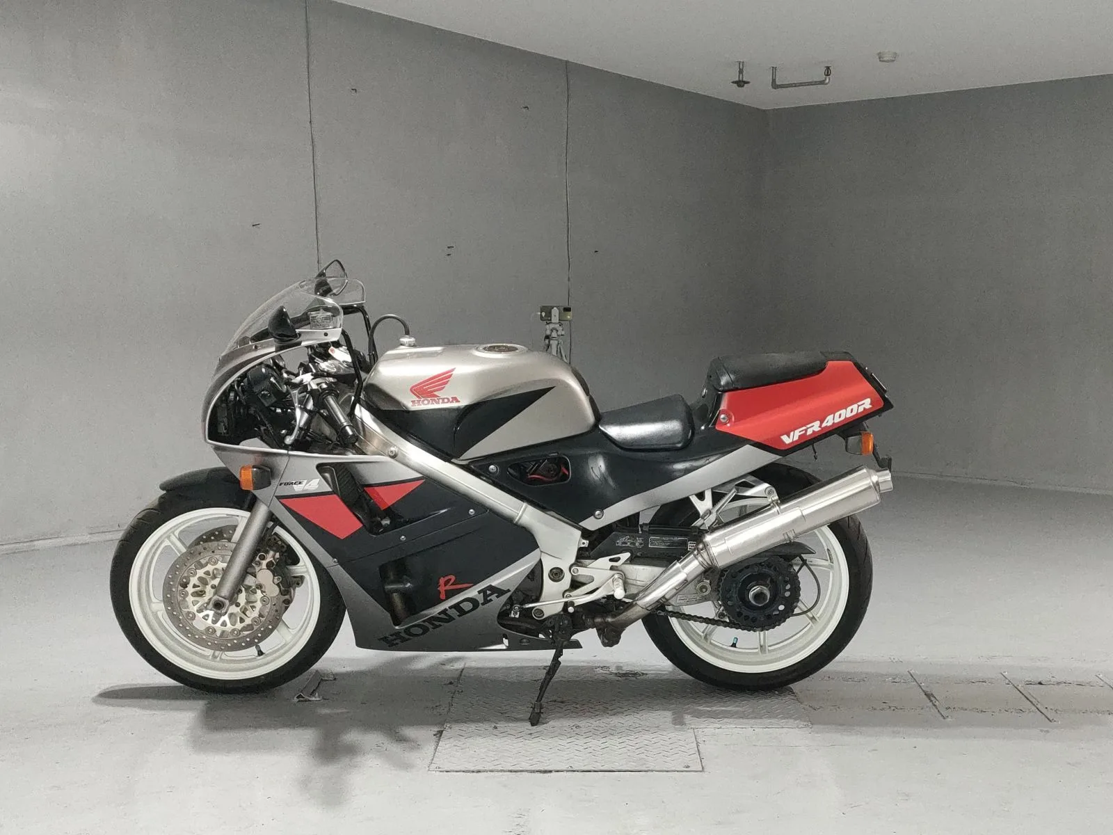 Honda VFR400R с аукциона JBA, кадр 2