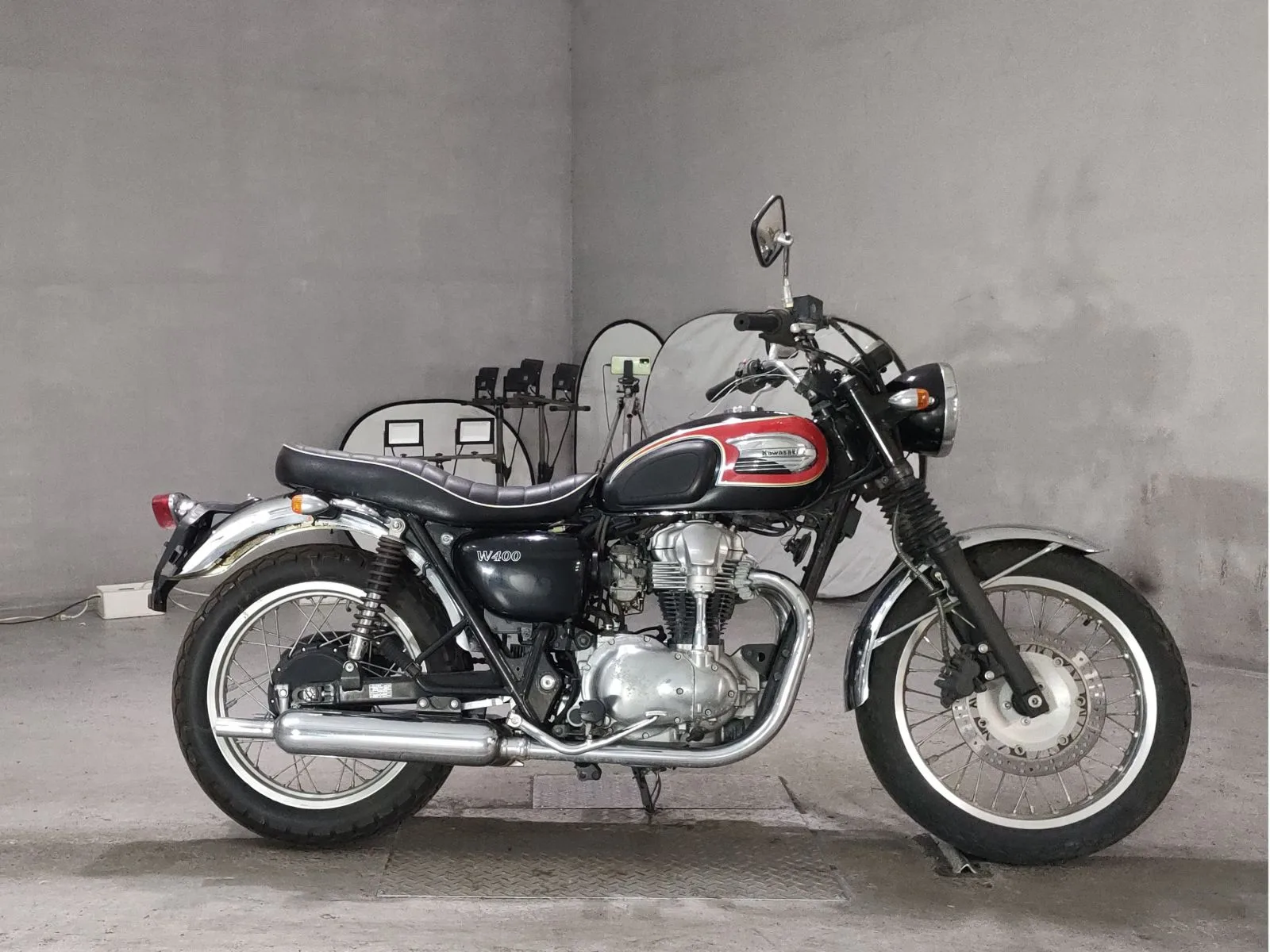 Kawasaki W400 с аукциона JBA, кадр 1