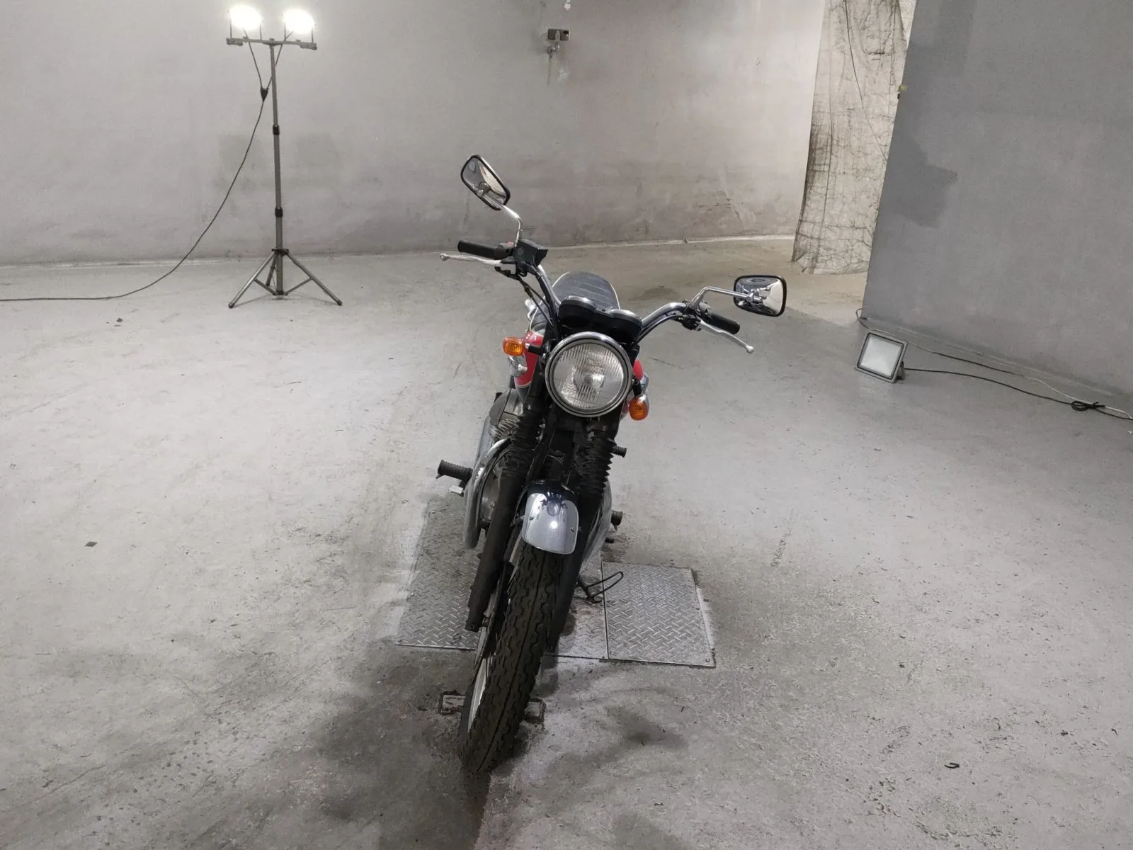 Kawasaki W400 с аукциона JBA, кадр 3