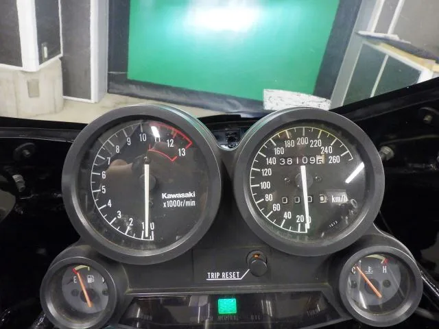Kawasaki GPZ900R с аукциона BDS, кадр 7