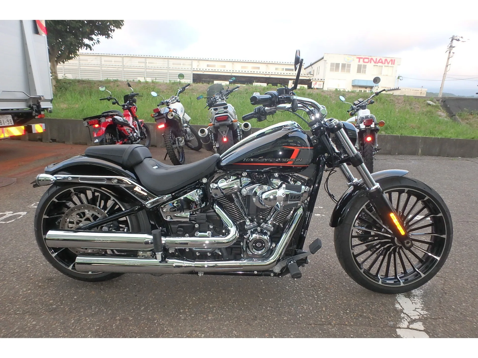 Harley-Davidson FXBR 2023 года из Японии