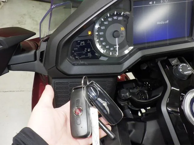 Honda GL1800 TOUR D с аукциона BDS, кадр 10