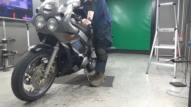 Yamaha FZR400 с аукциона BDS, кадр 2