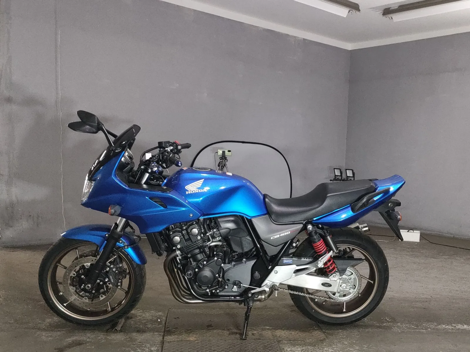 Honda CB400SFV-4 BOLDOR с аукциона JBA, кадр 2