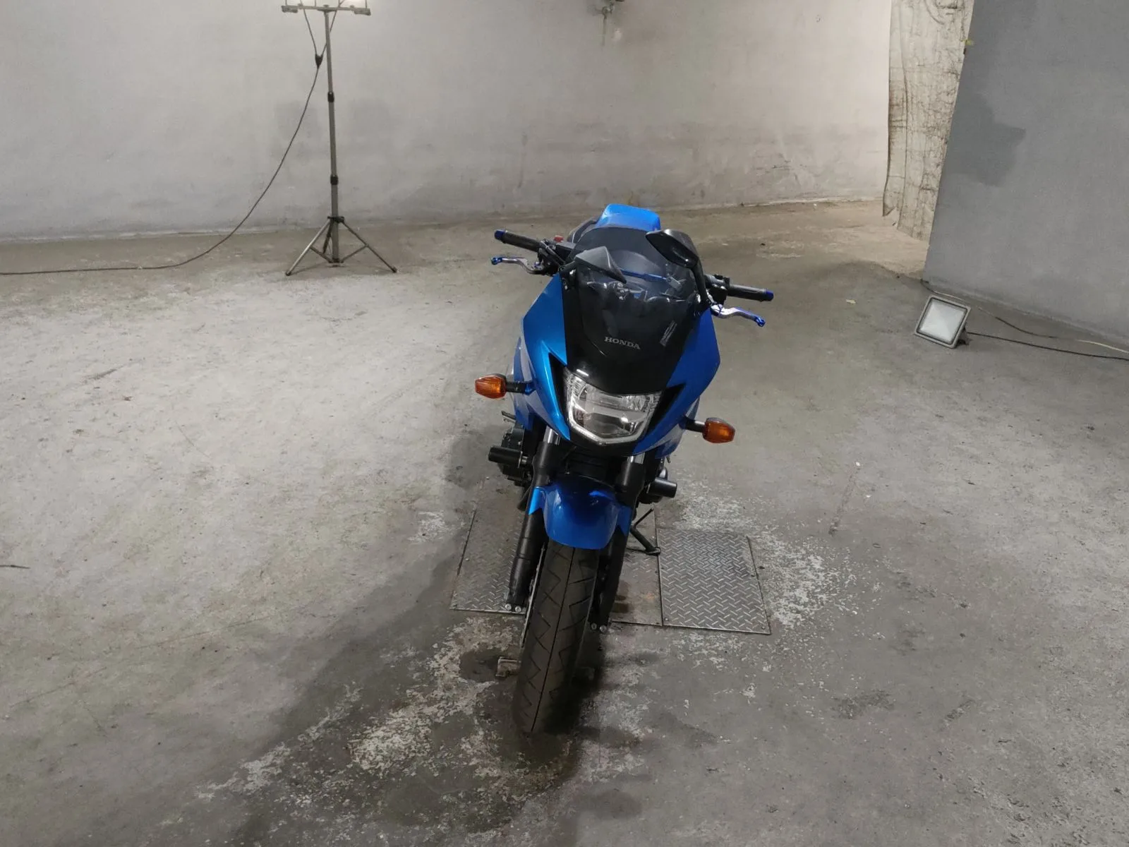Honda CB400SFV-4 BOLDOR с аукциона JBA, кадр 3