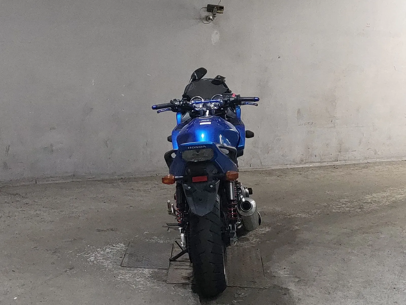 Honda CB400SFV-4 BOLDOR с аукциона JBA, кадр 4