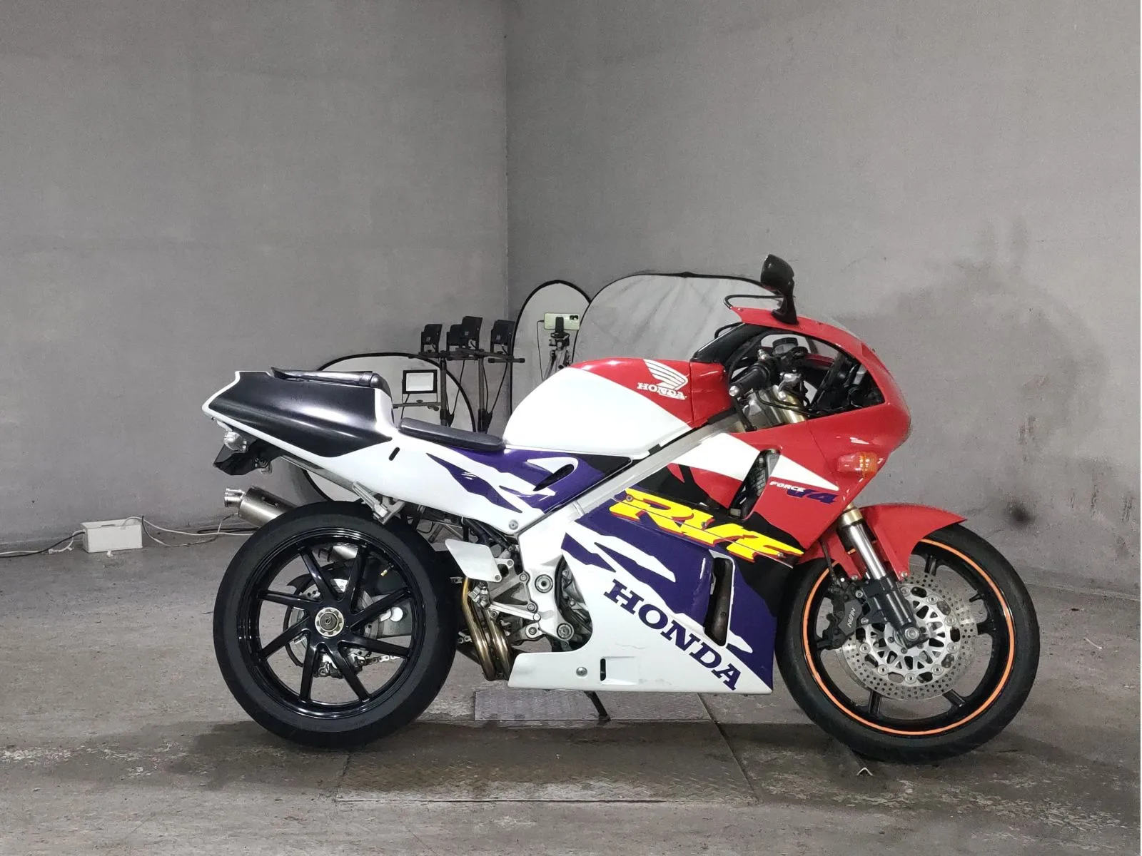 Honda RVF400 1994 года с японского аукциона JBA
