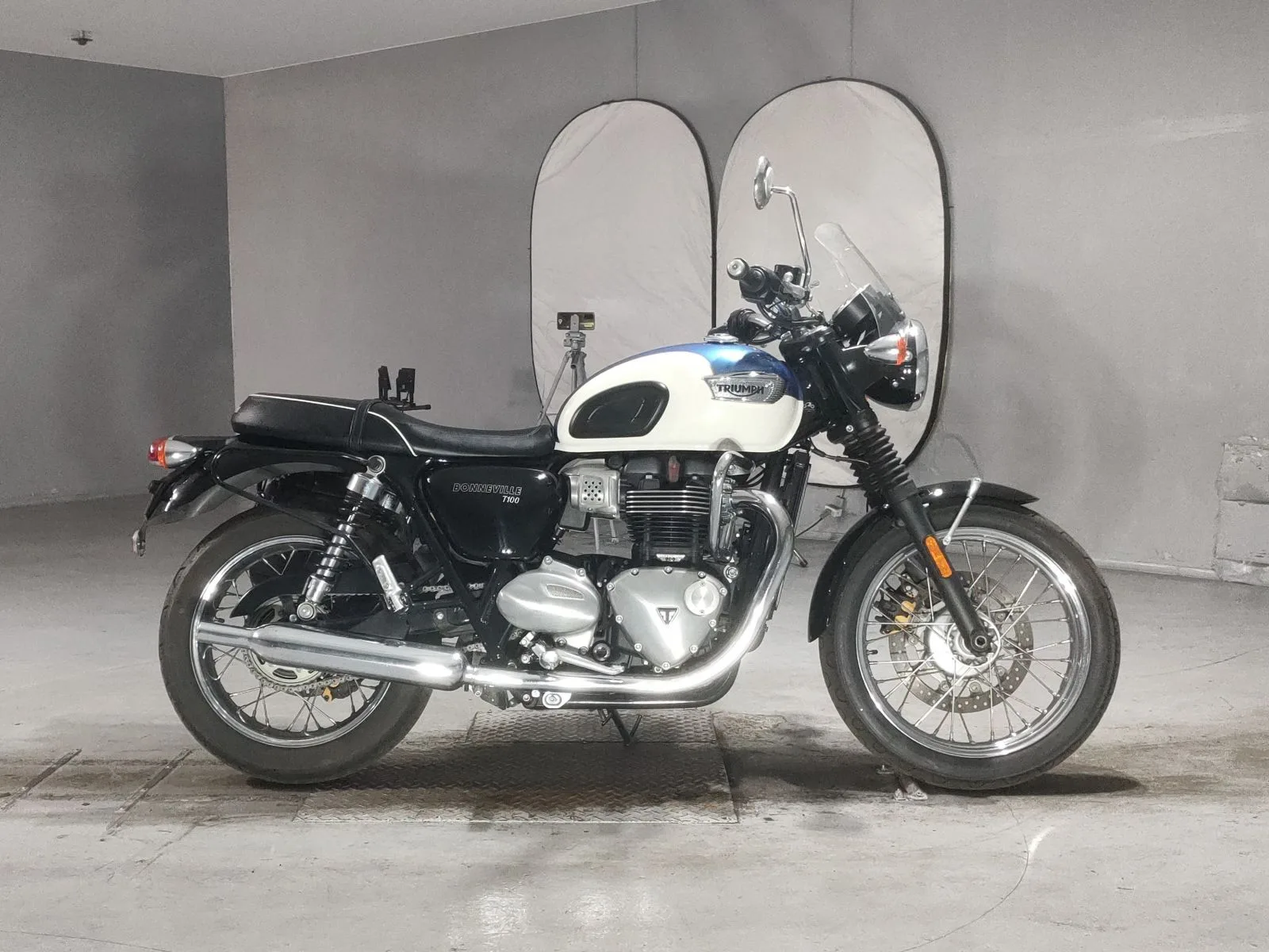 Triumph BONNEVILLE T100 из Японии
