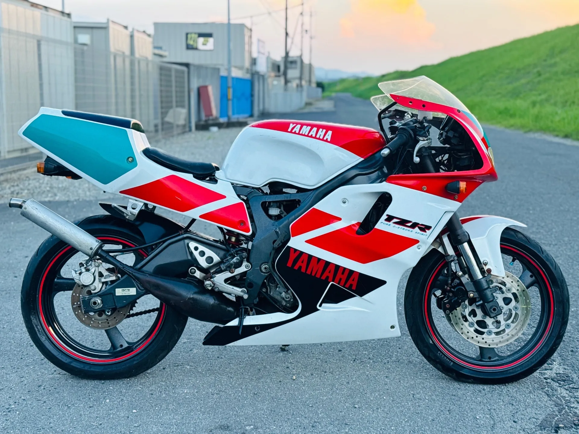 Yamaha TZR250R года из Японии