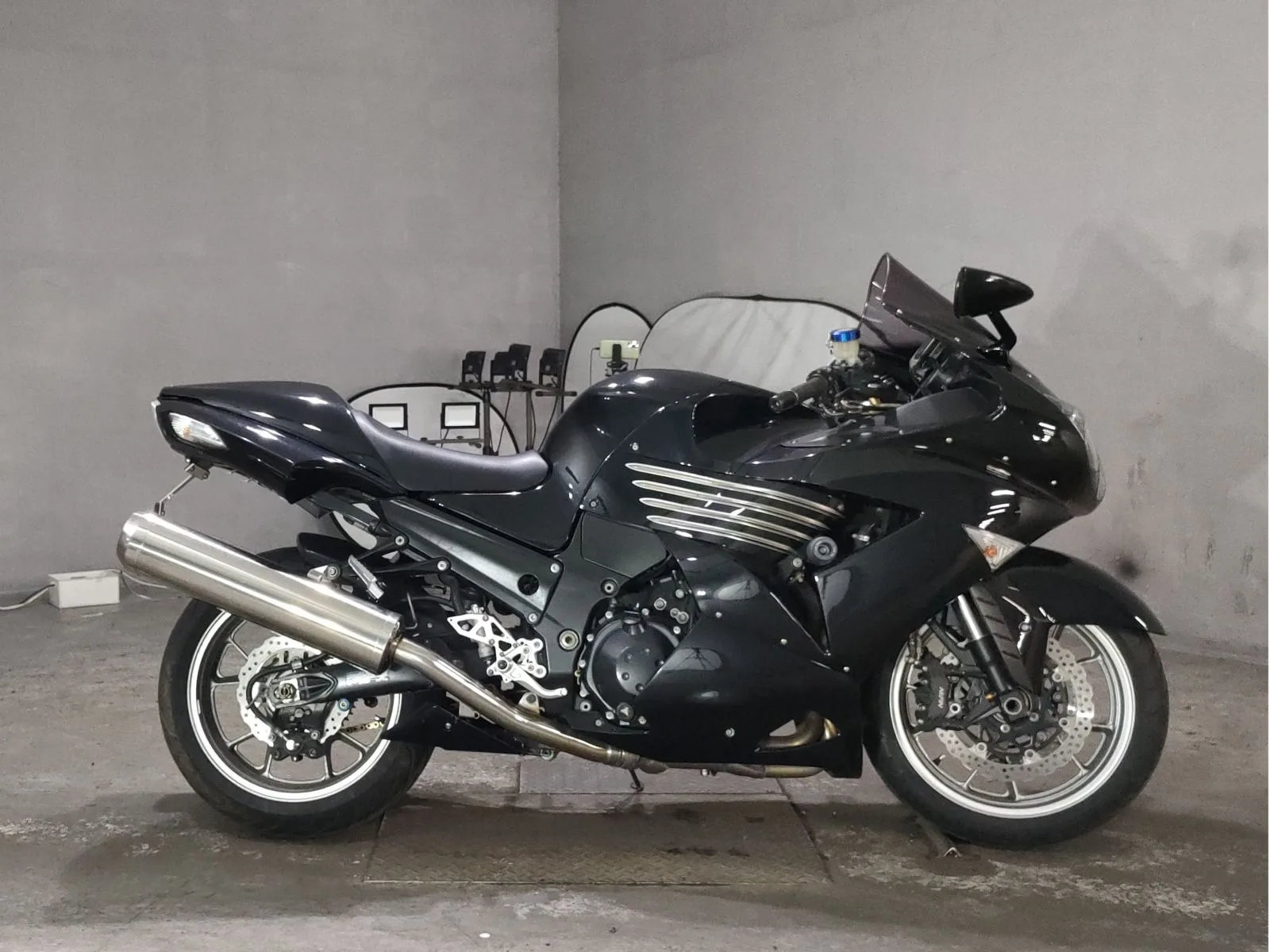Kawasaki ZZR1400 2008 года с японского аукциона JBA