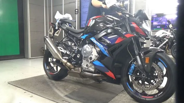 BMWM1000R 2023 года из Японии