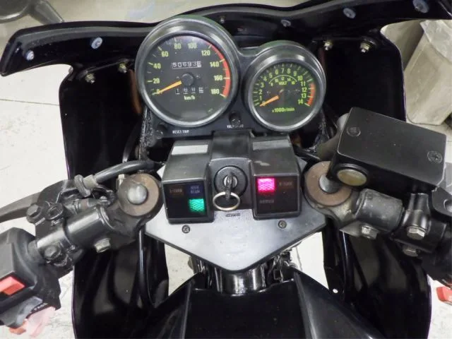 Kawasaki GPZ400F с аукциона BDS, кадр 8