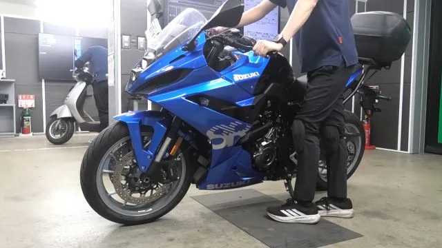 Suzuki GSX-8R с аукциона BDS, кадр 2