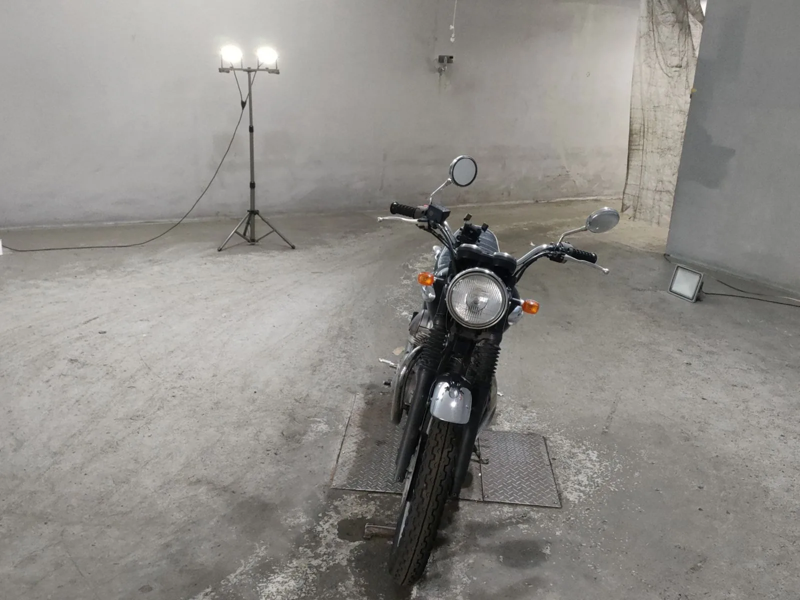 Kawasaki W400 с аукциона JBA, кадр 3