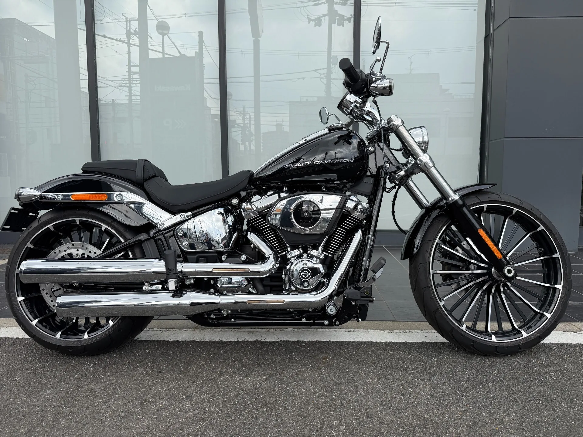 Harley-Davidson FXBR 2026 года из Японии
