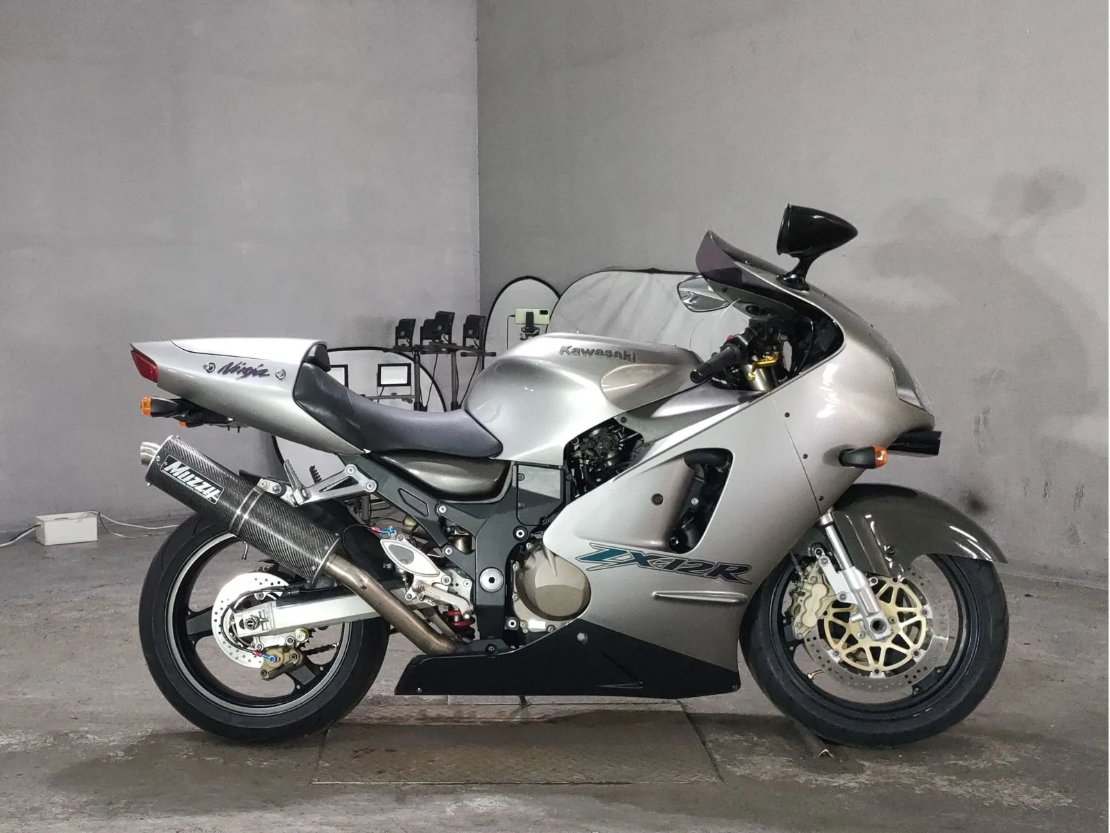 Kawasaki ZX-12R 2001 года с японского аукциона JBA