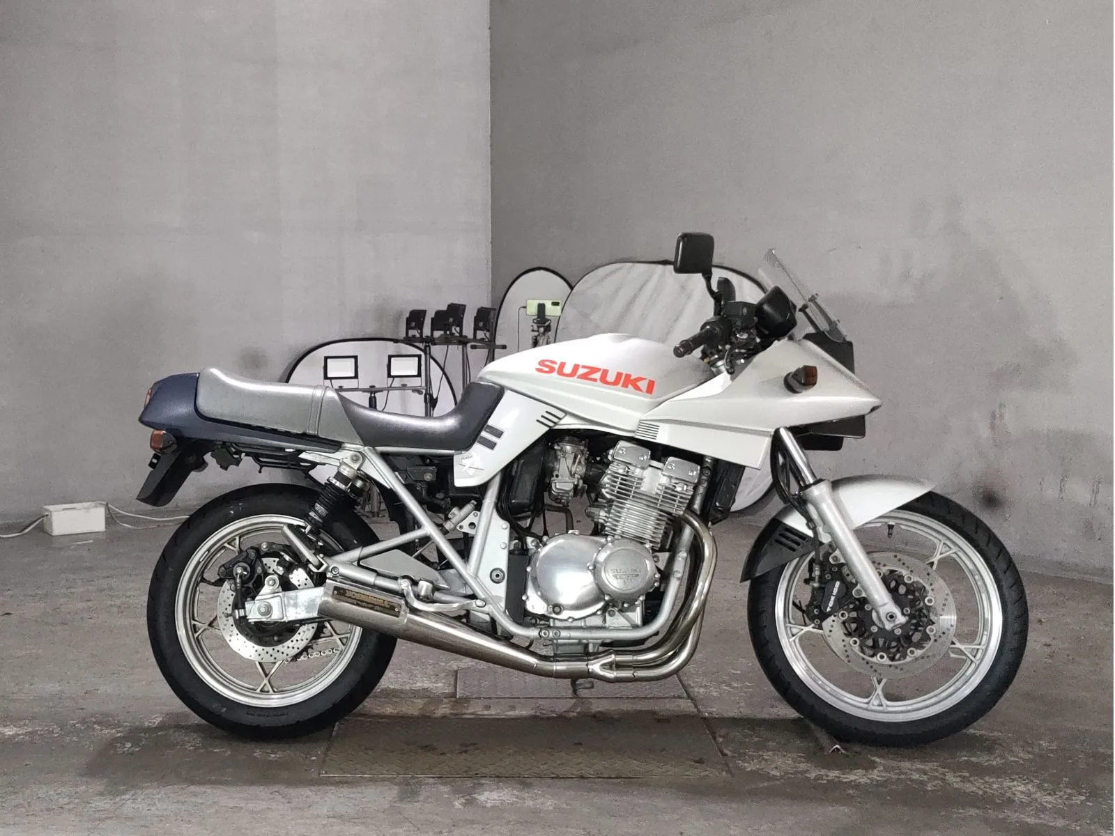 Suzuki GSX400S KATANA 1992 года с японского аукциона JBA