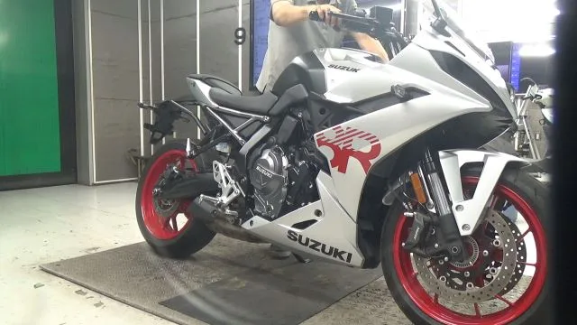 Suzuki GSX-8R 2025 года из Японии