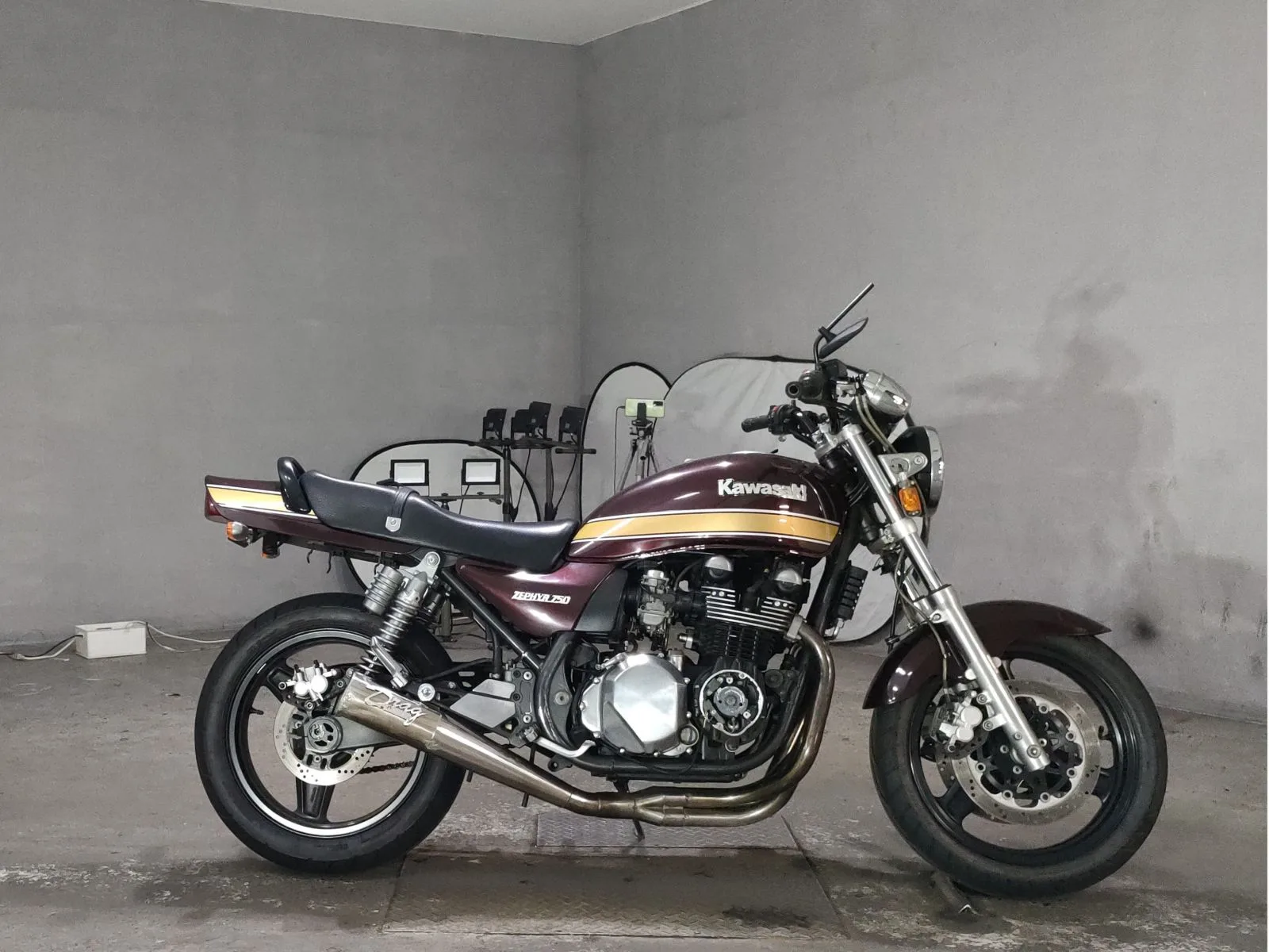 Kawasaki ZEPHYR750 2005 года с японского аукциона JBA
