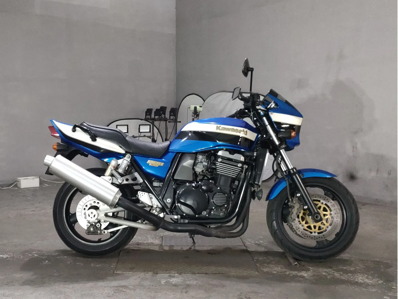 Kawasaki ZRX1100 2001 года с японского аукциона JBA