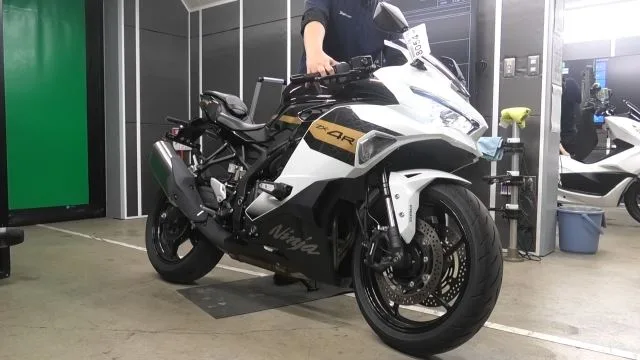 Kawasaki ZX-4R SE 2025 года из Японии