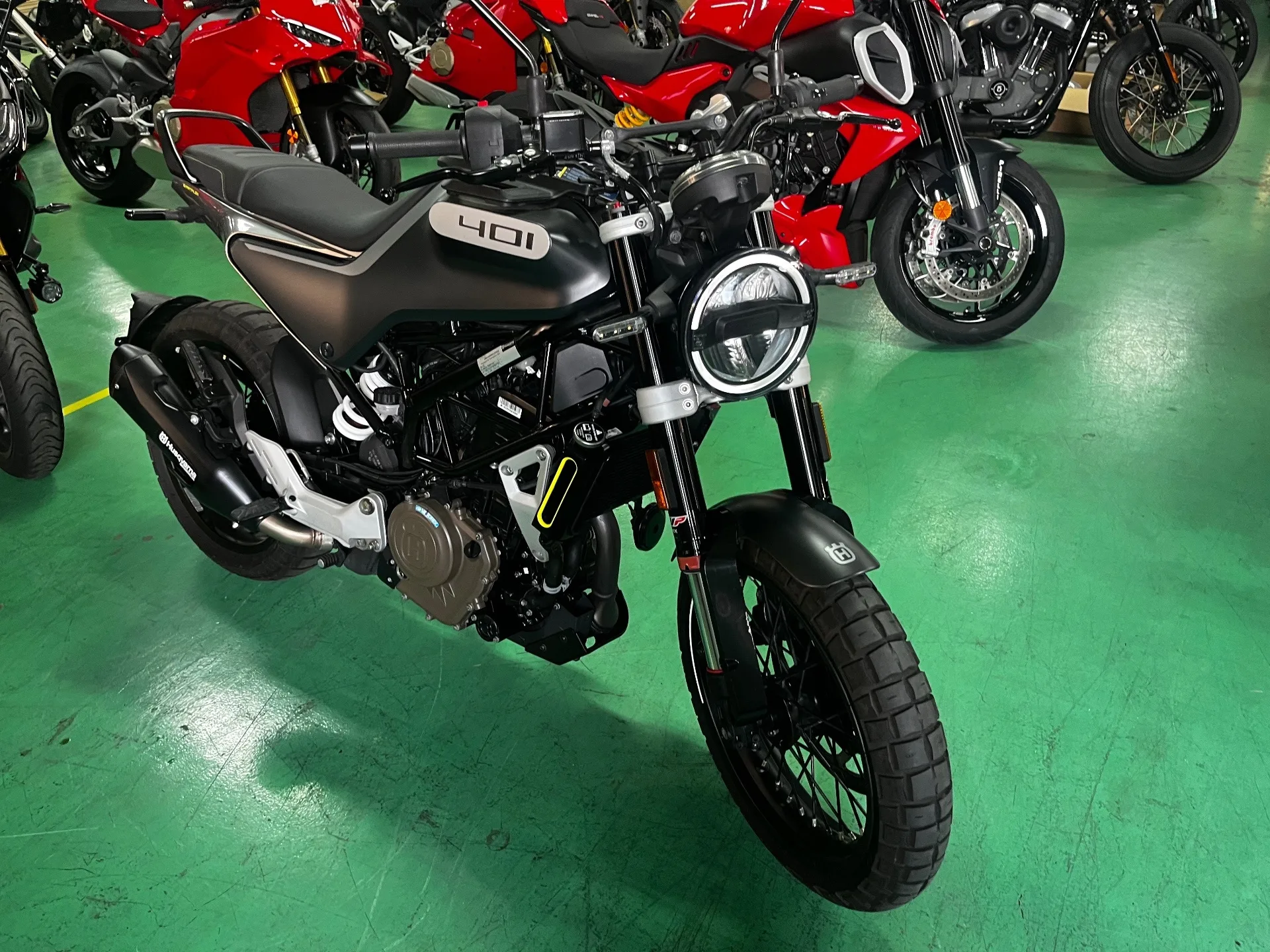 Другие марки HUSQUARNA SVARTPILEN401 с аукциона AUCNET, кадр 9