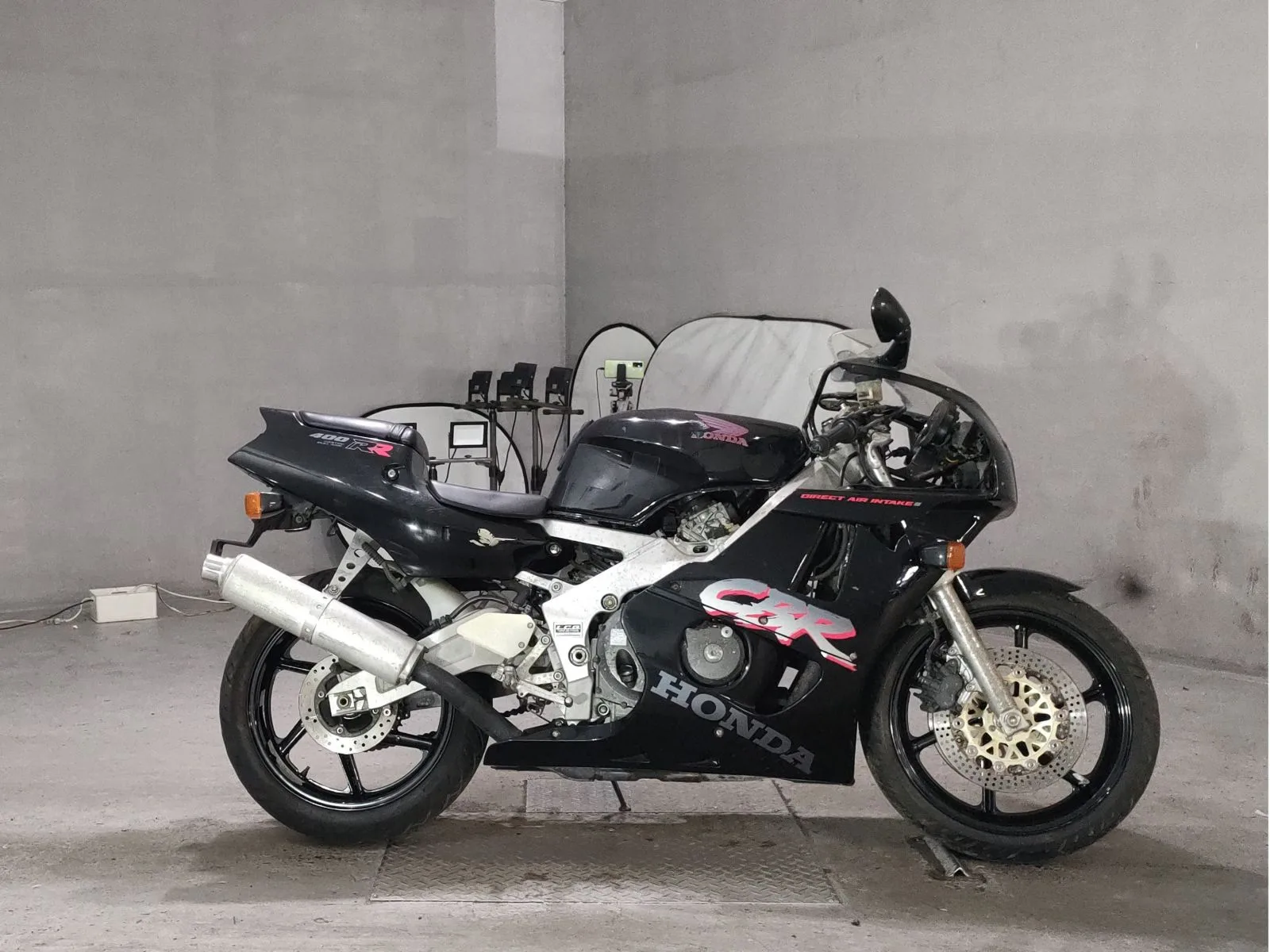 Honda CBR400RR с аукциона JBA, кадр 1