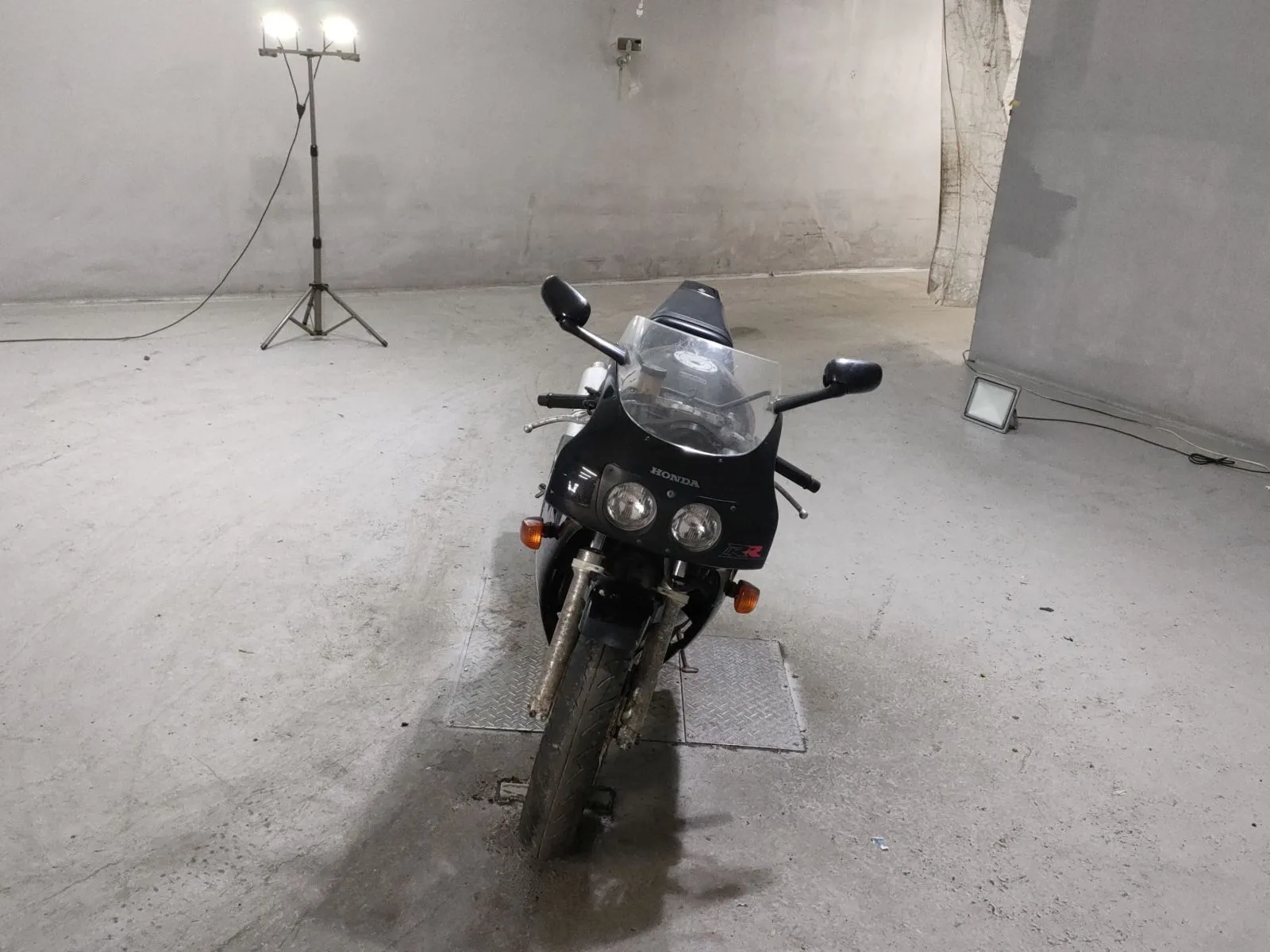 Honda CBR400RR с аукциона JBA, кадр 3