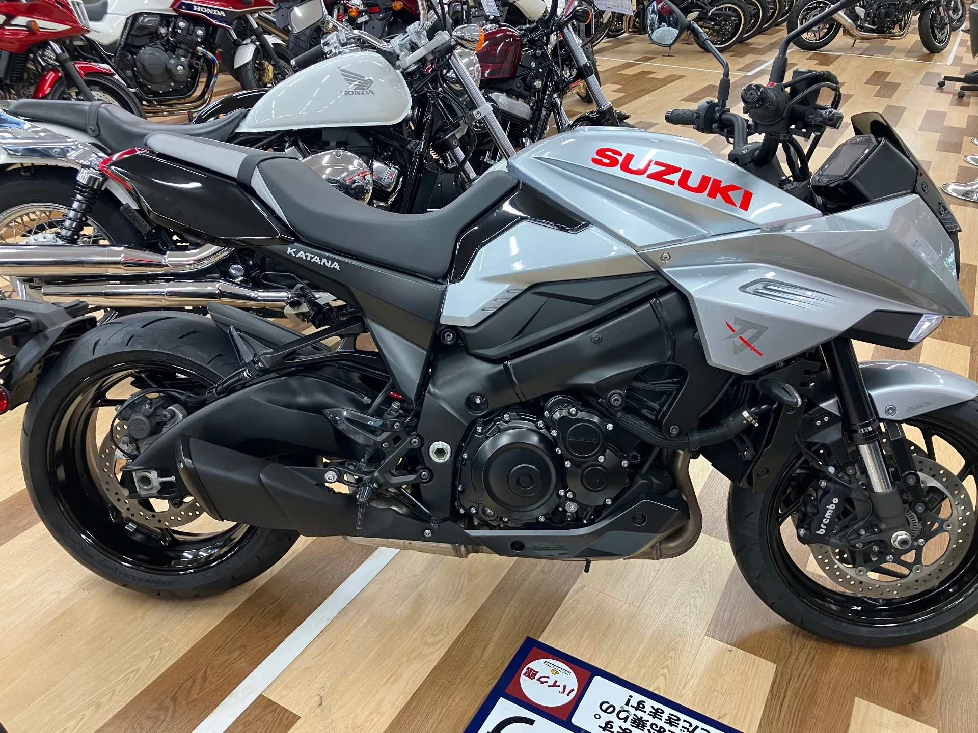 Suzuki KATANA 2021 года из Японии