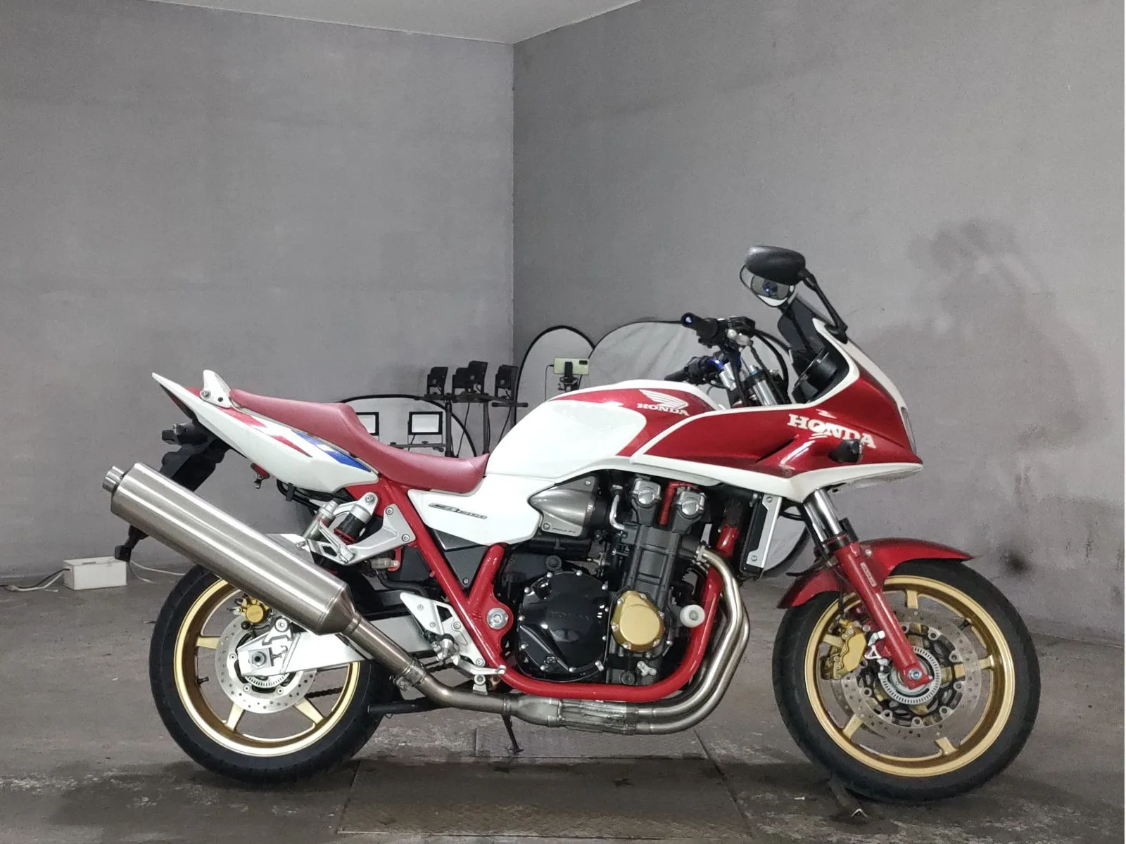 Honda CB1300SF BOLDOR 2006 года с японского аукциона JBA